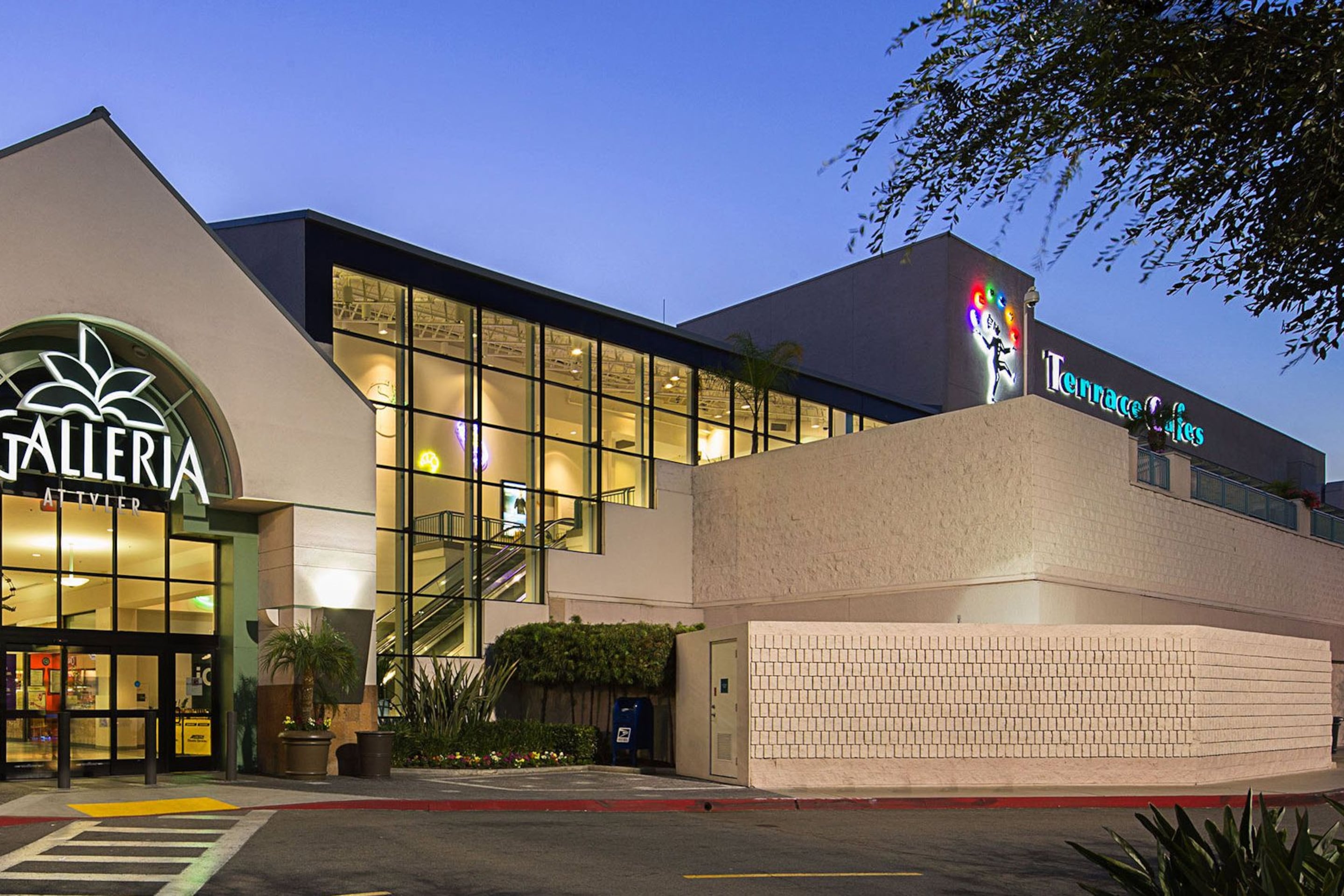 Galleria at Tyler - Shopping Mall in Riverside, CA